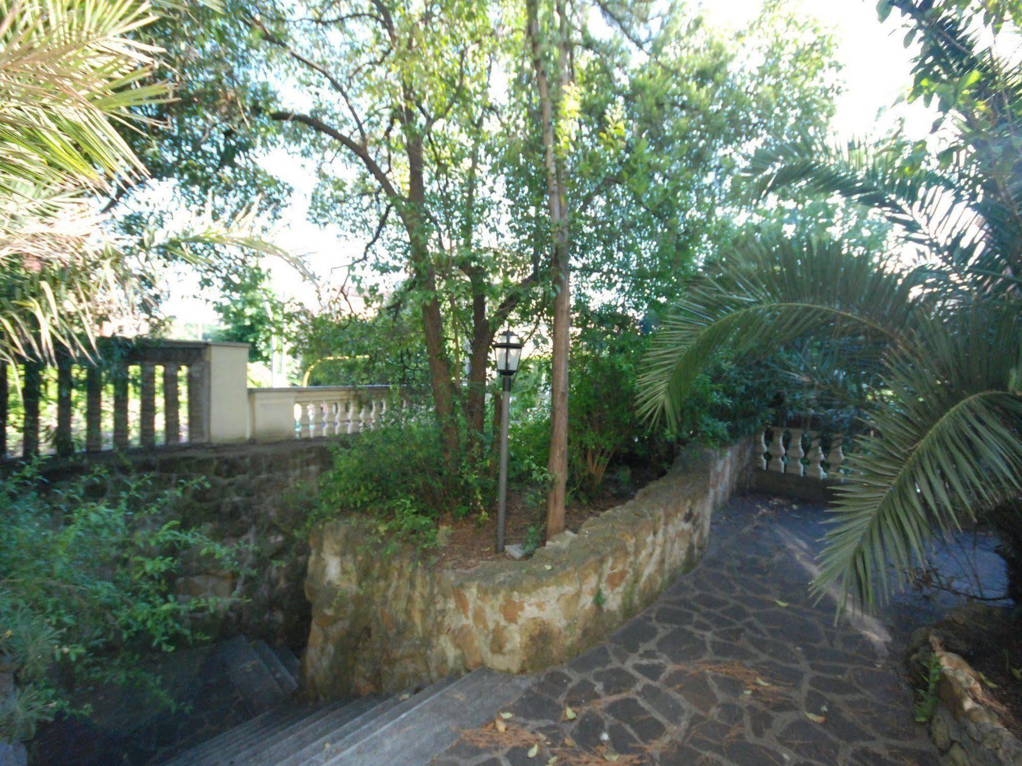 Hotel Residence Villa Tassoni Rome Bagian luar foto